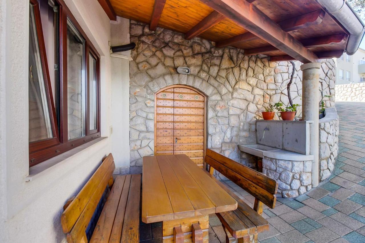 Apartments With A Parking Space Mali Losinj Exterior photo