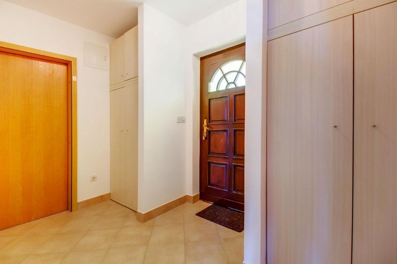 Apartments With A Parking Space Mali Losinj Exterior photo