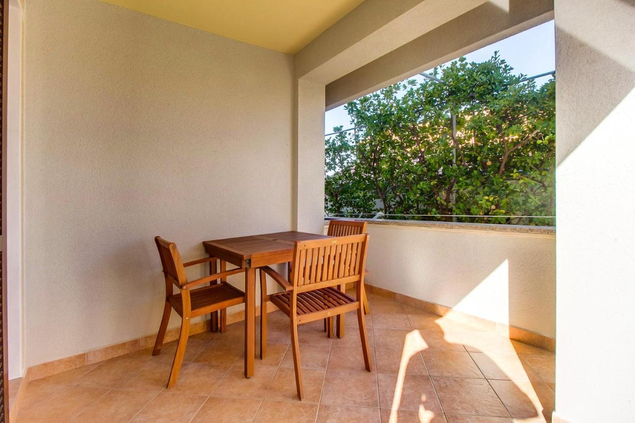 Apartments With A Parking Space Mali Losinj Exterior photo